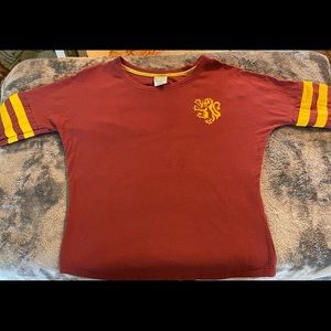 HARRY POTTER/GRIFFINDOR LONG SLEEVE TSHIRT SIZE MEDIUM